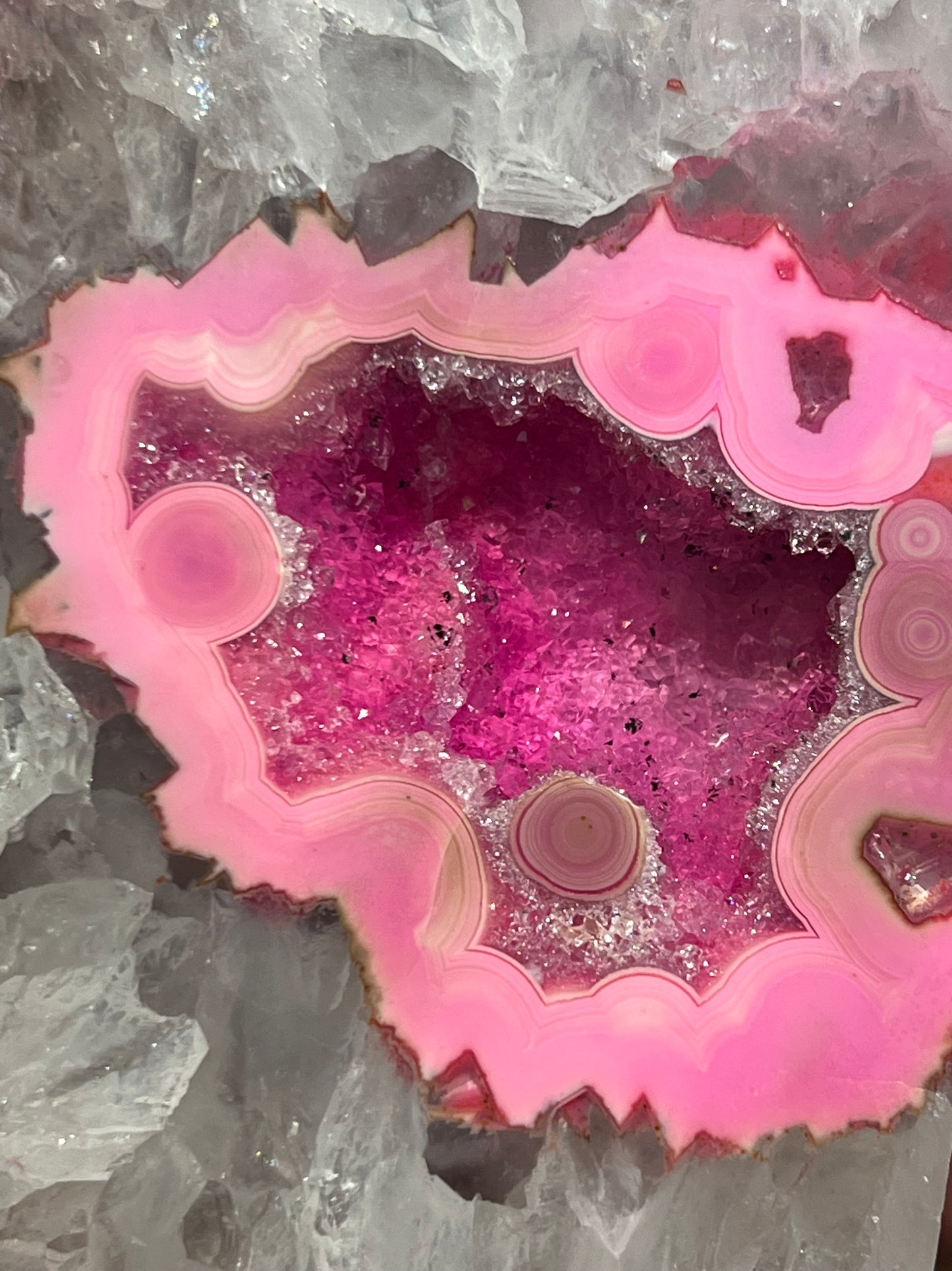 Agate Geode Dyed Pink, Cut Base