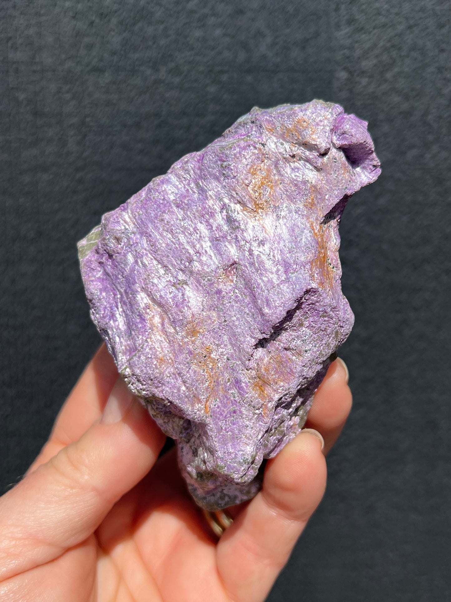 Stichtite in Serpentine raw