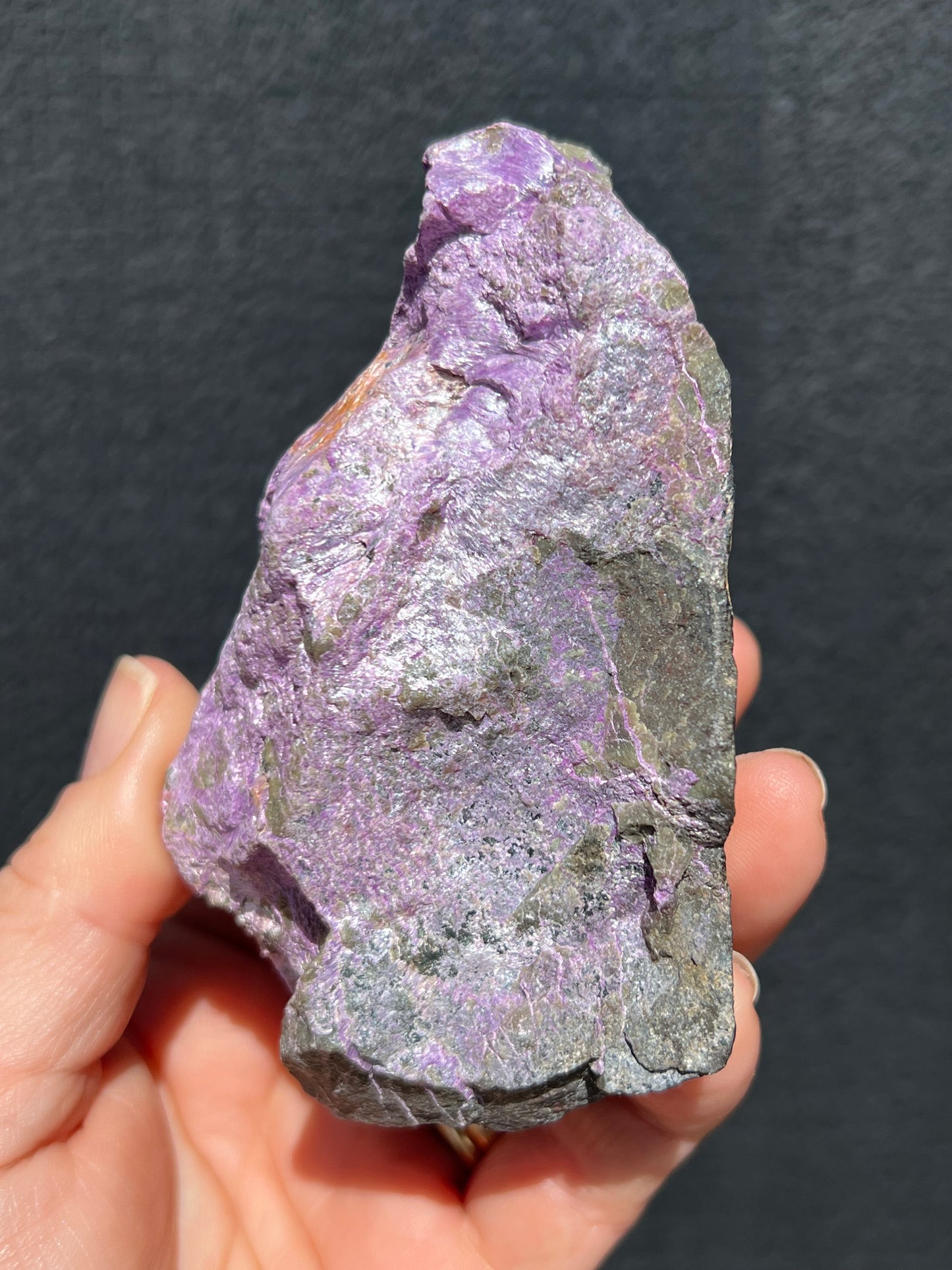 Stichtite in Serpentine raw