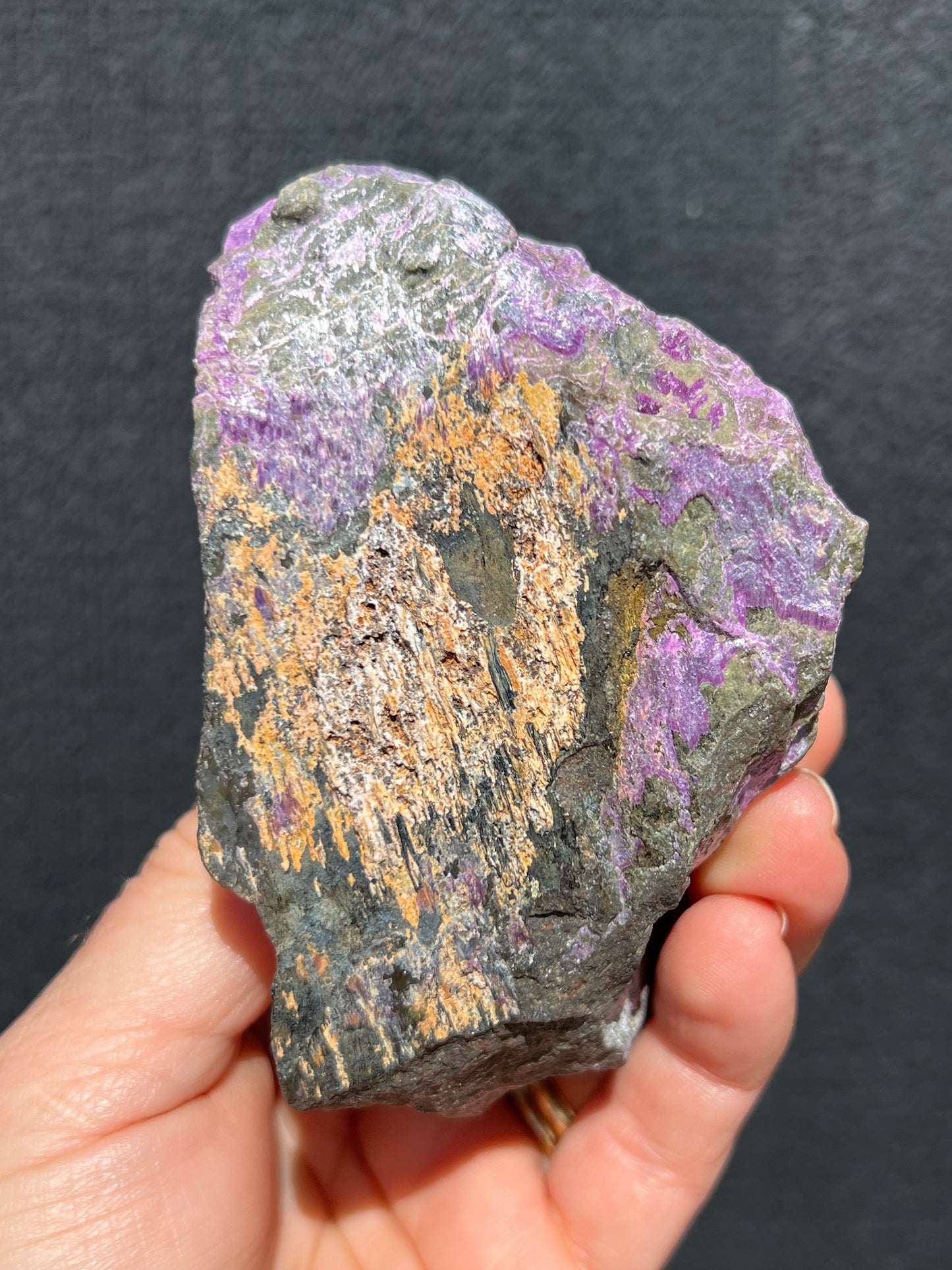 Stichtite in Serpentine raw