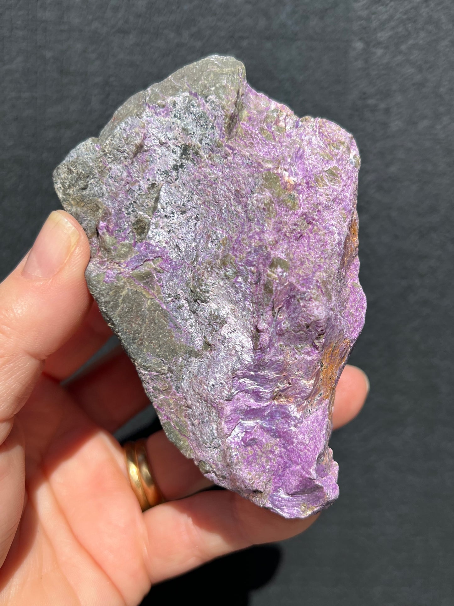 Stichtite in Serpentine raw