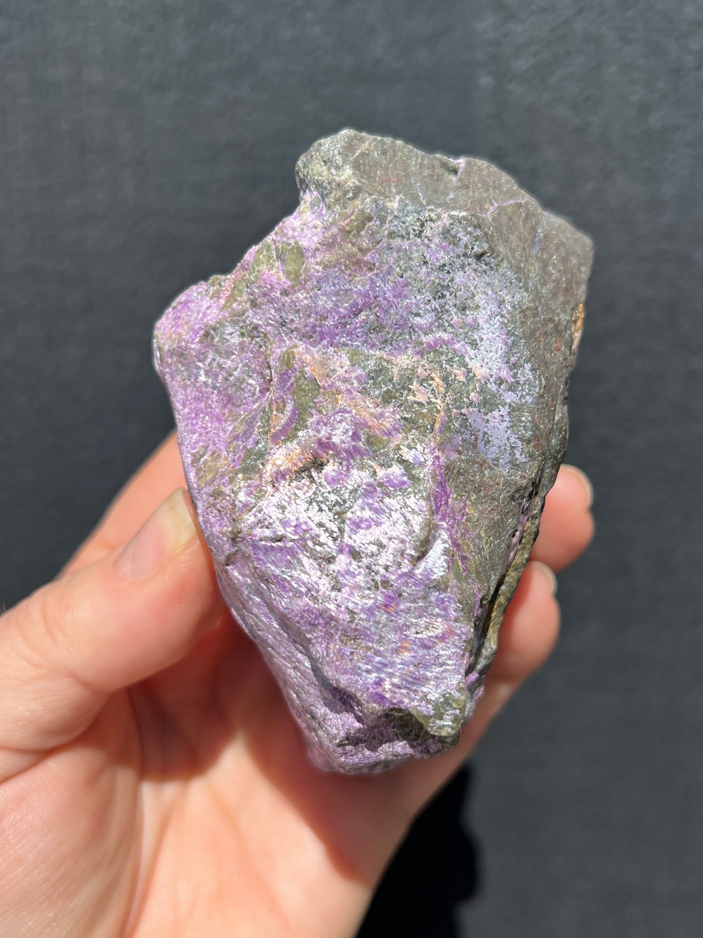 Stichtite in Serpentine raw