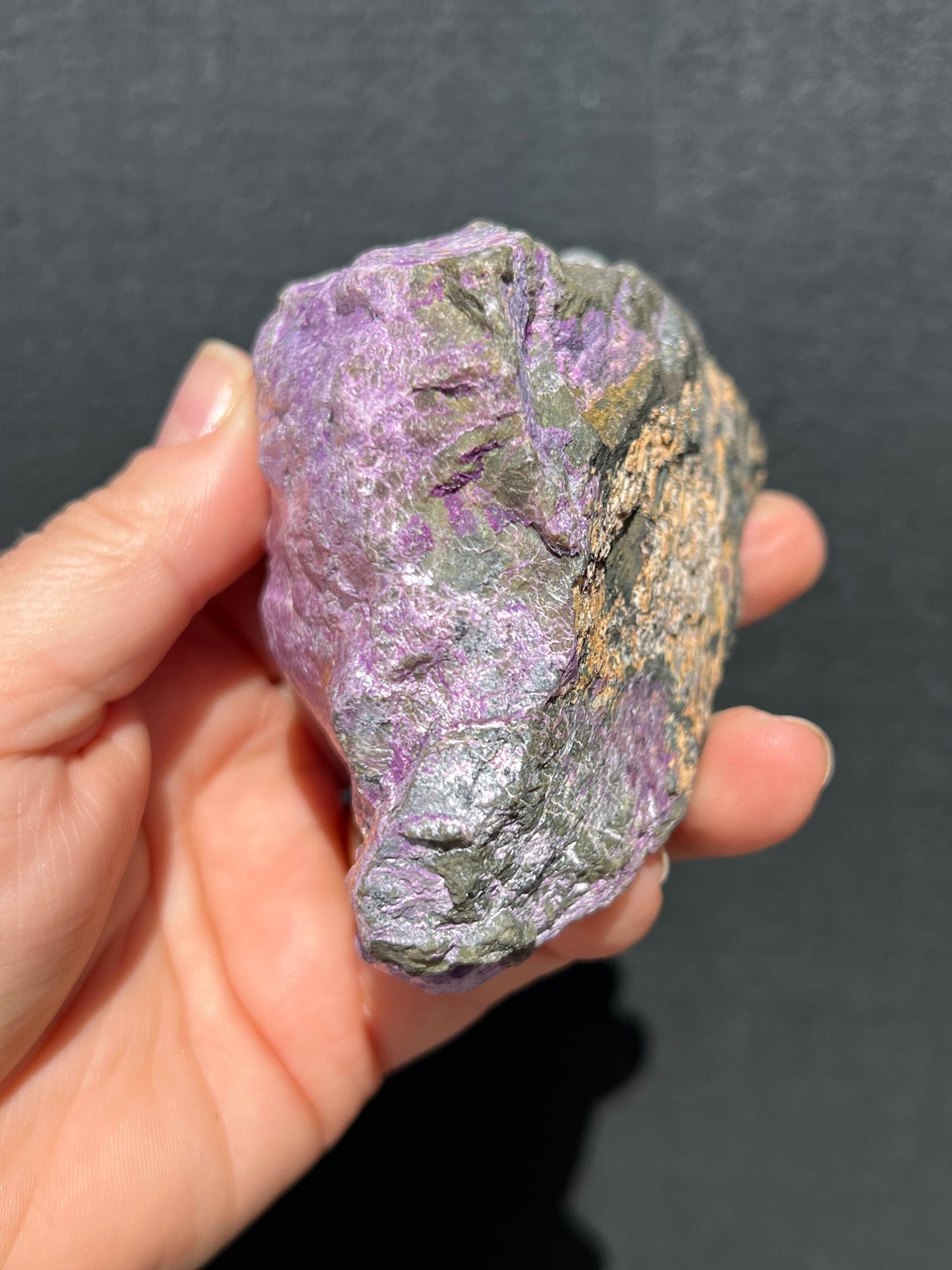 Stichtite in Serpentine raw