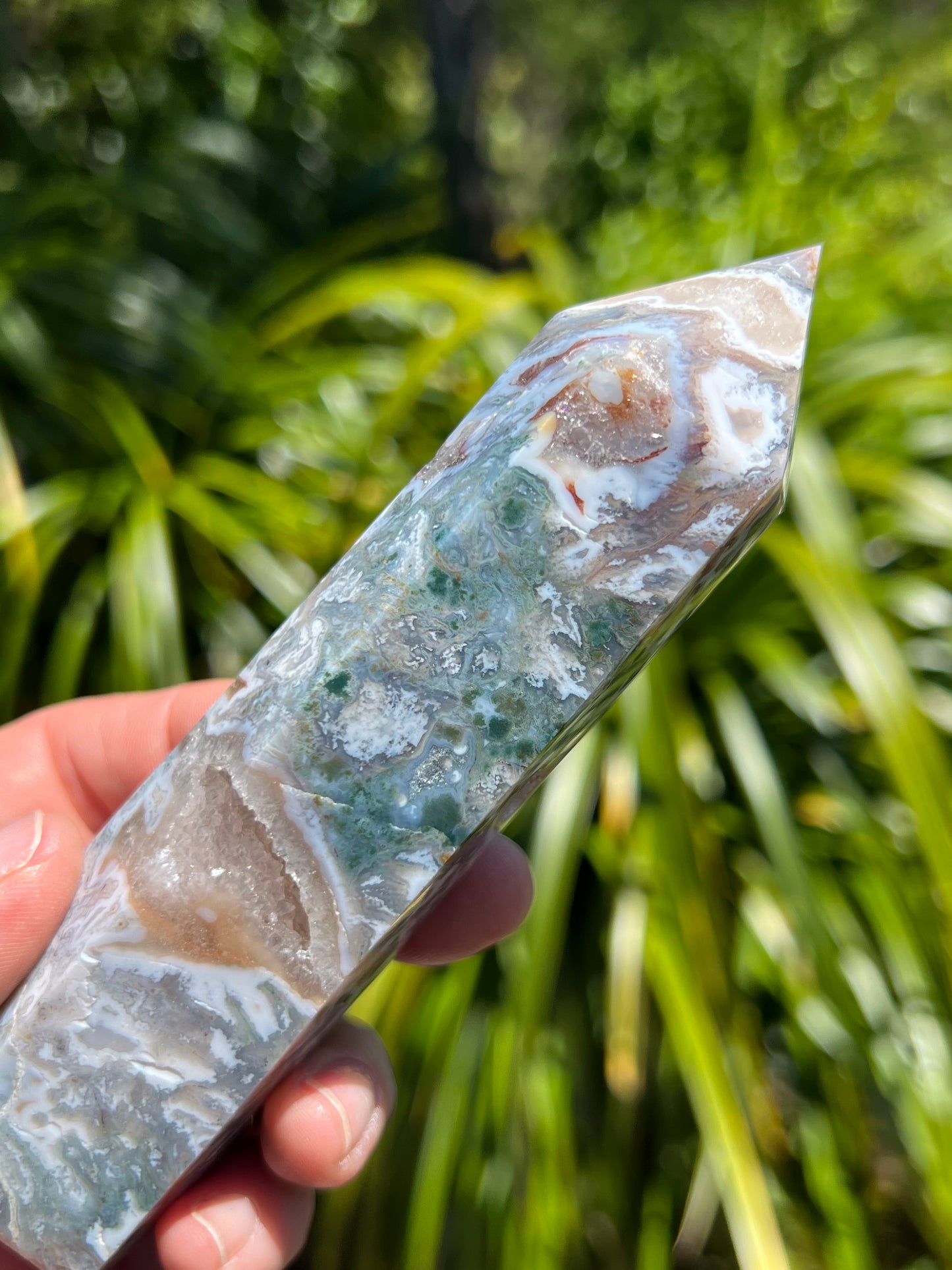 Moss Agate Tower, Rainbow