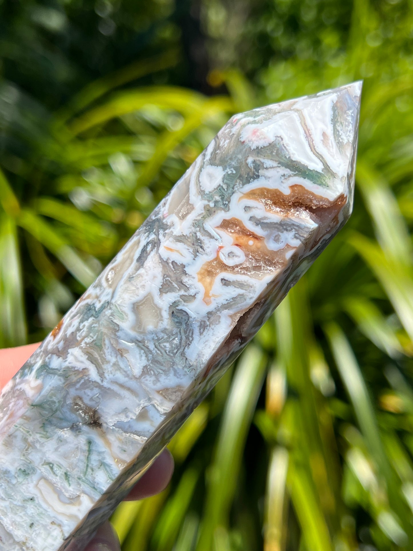 Moss Agate Tower, Rainbow
