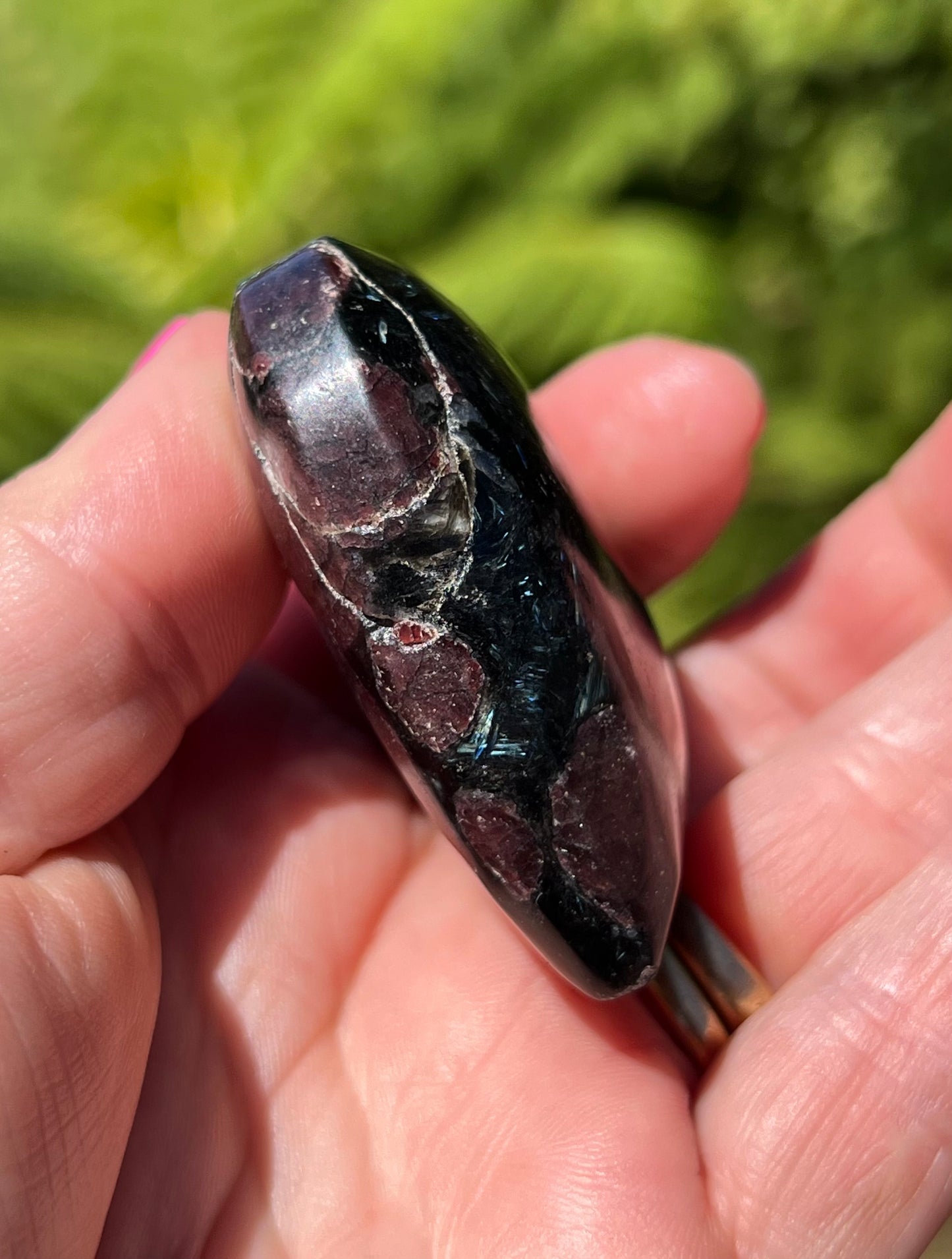 Almandine Garnet in Anthophyllite and Cordierite Heart