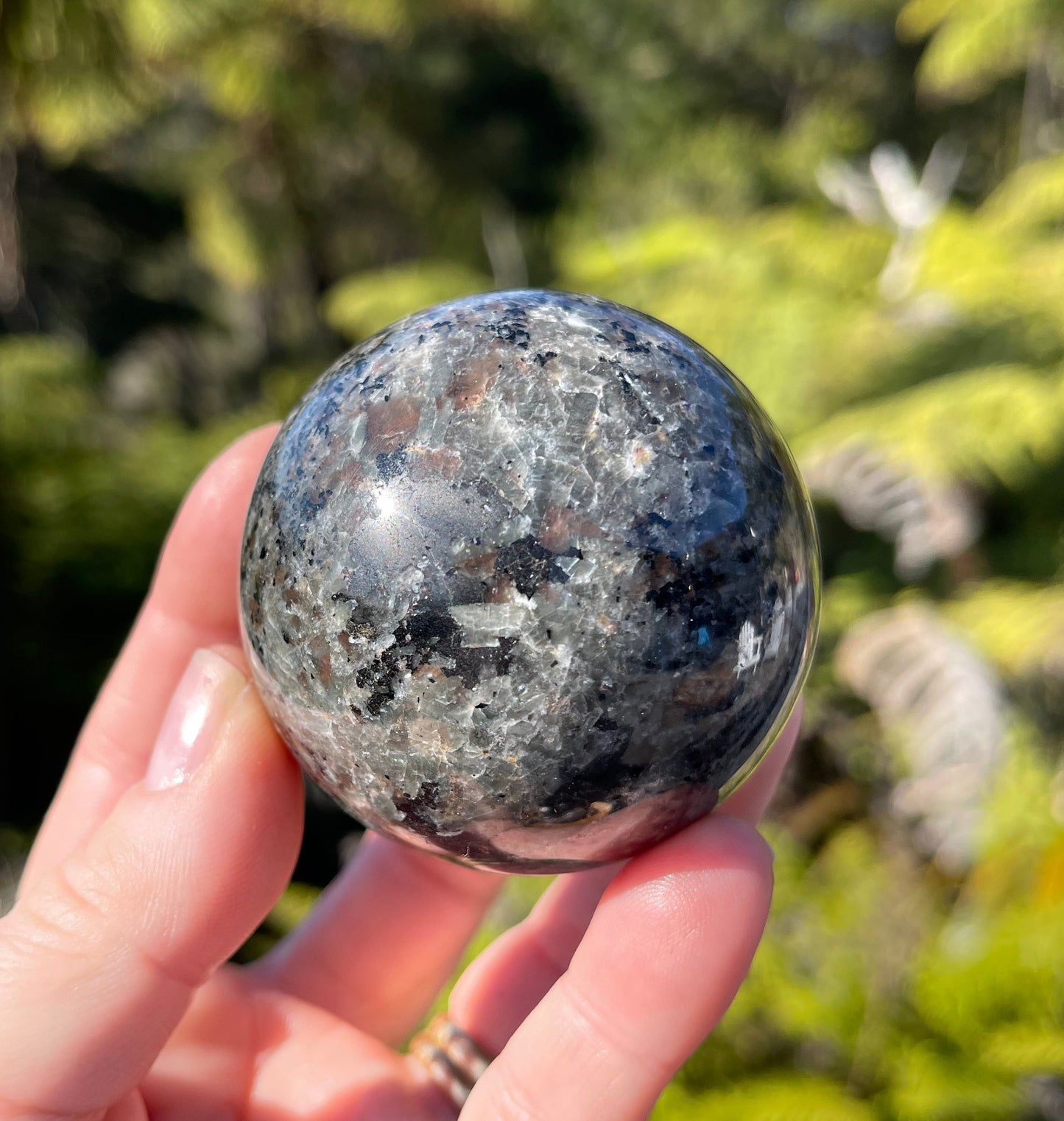Yooperlite Sphere/Ultra Violet Sodalite