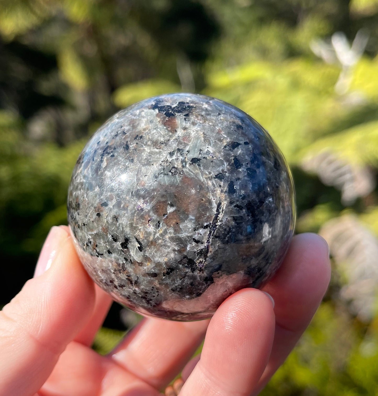 Yooperlite Sphere/Ultra Violet Sodalite