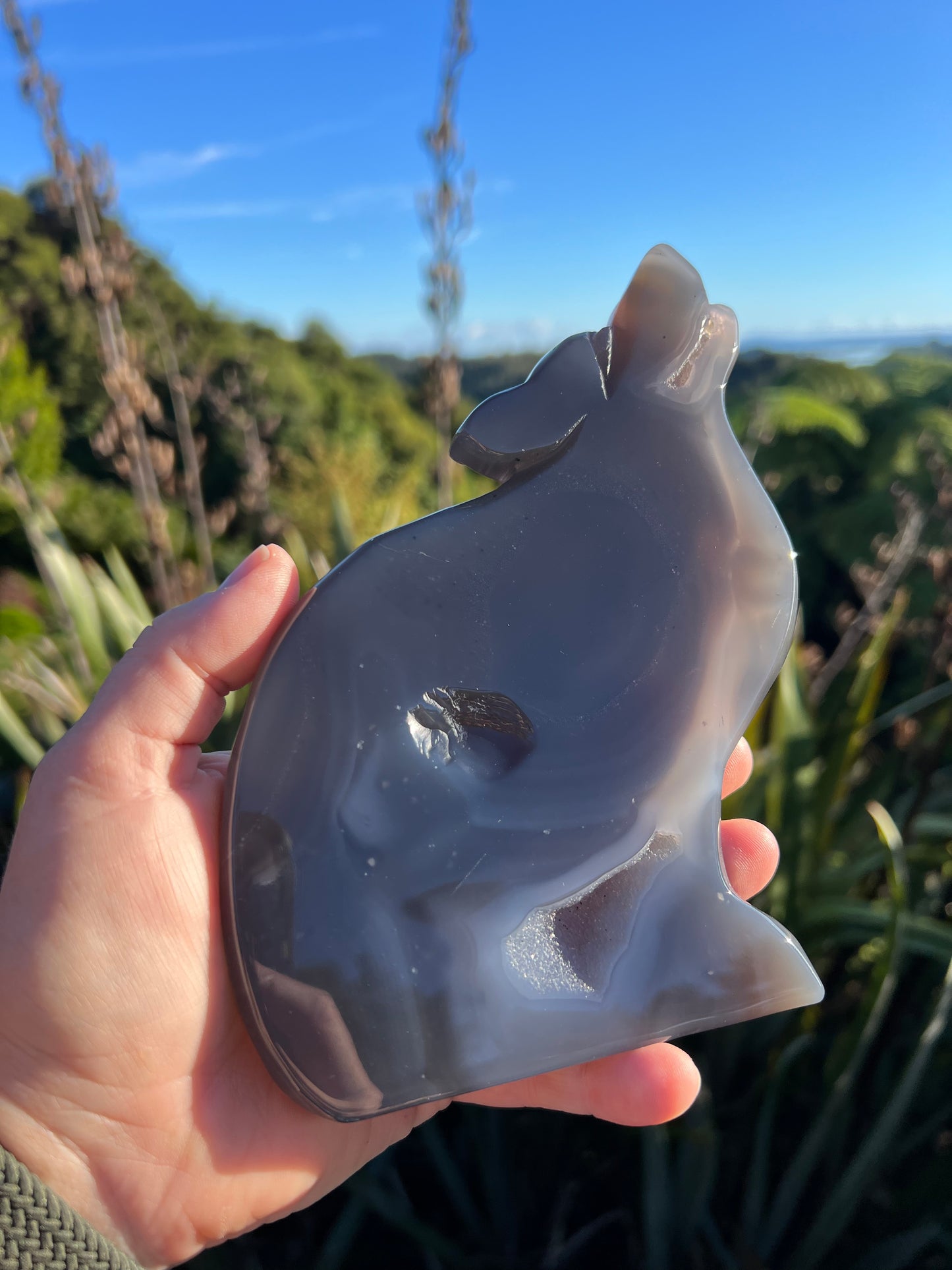Agate Geode Carved Howling Wolf