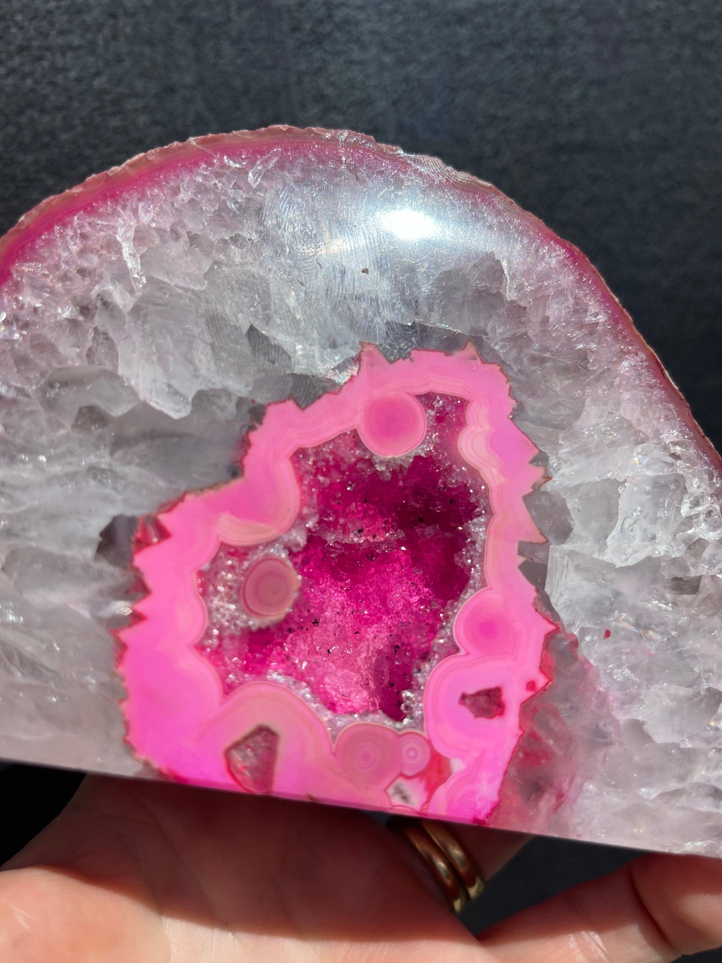 Agate Geode Dyed Pink, Cut Base