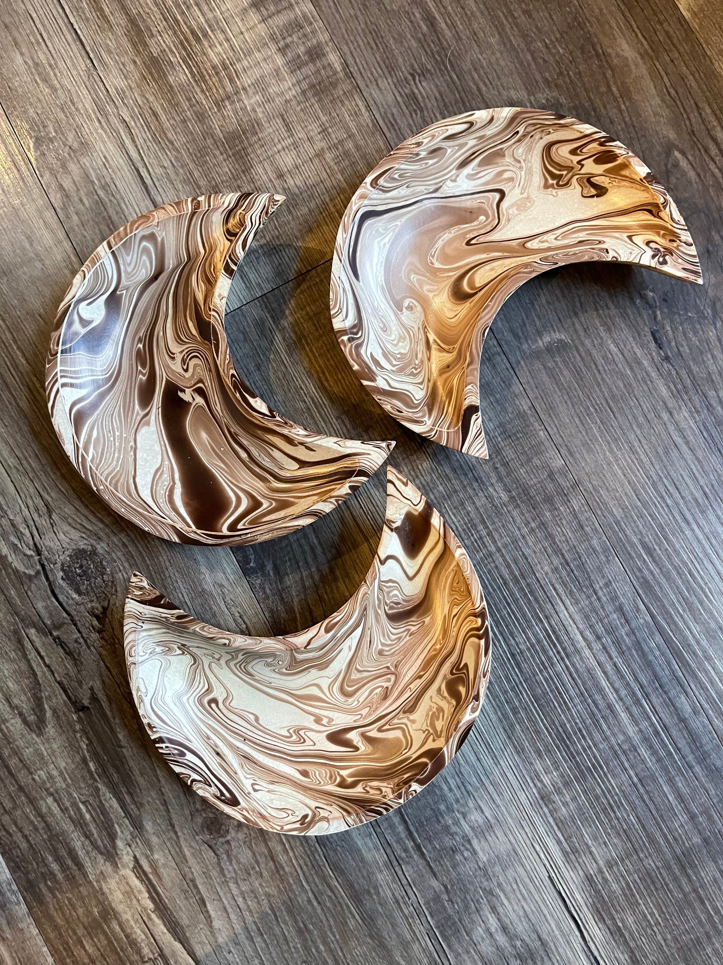 Crescent Moon Mango Wood Bowl, Light Brown Marble