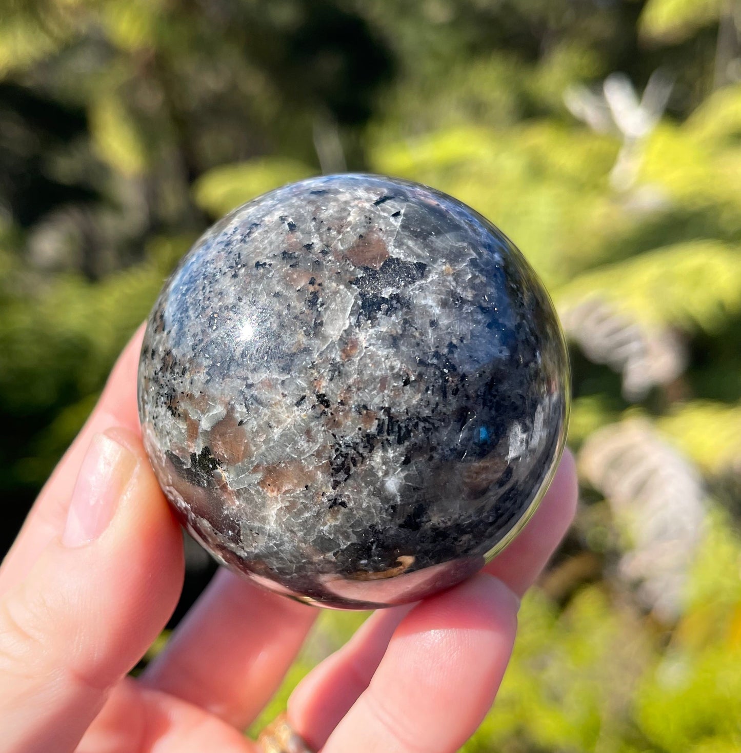 Yooperlite Sphere/Ultra Violet Sodalite