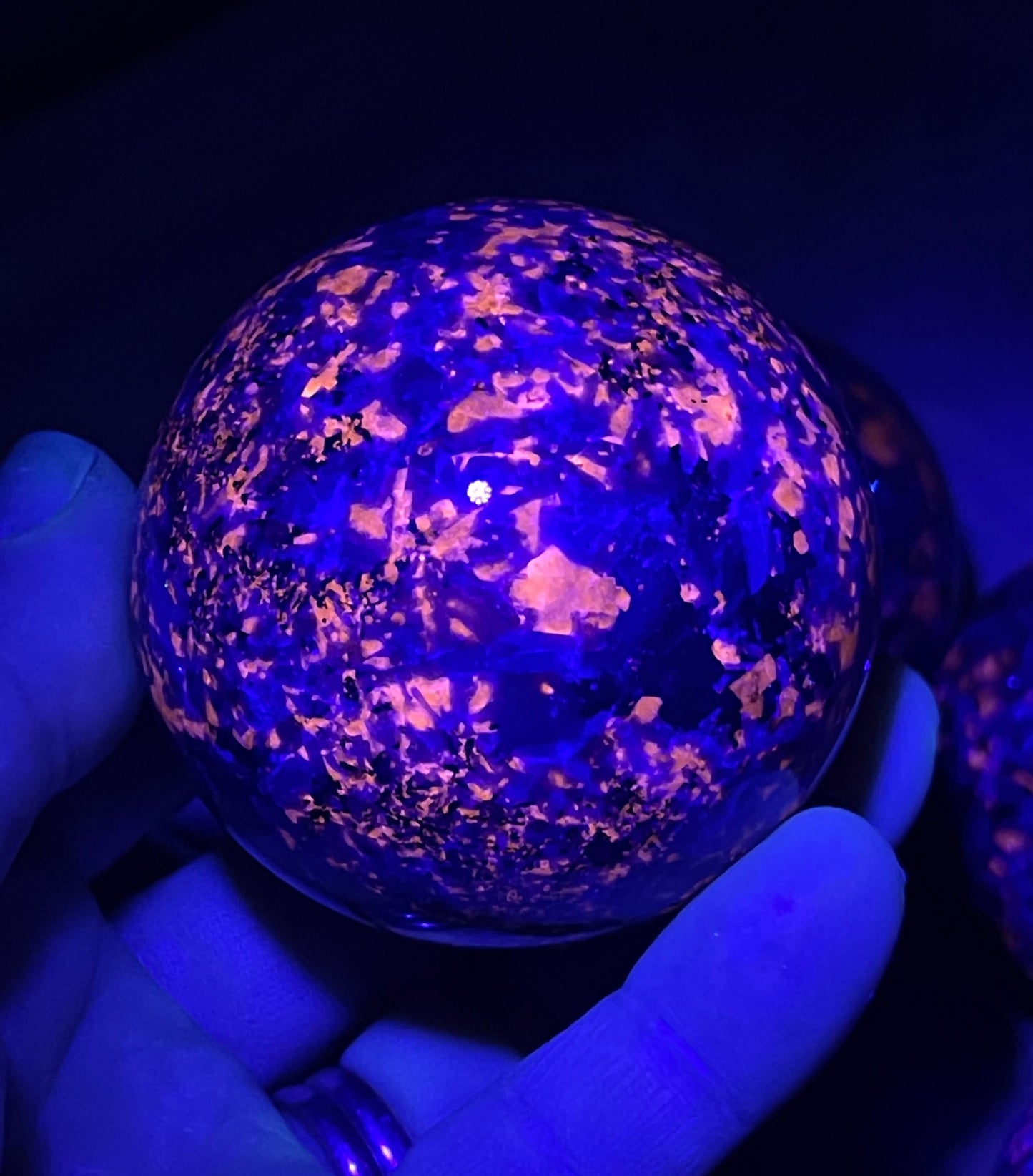 Yooperlite Sphere/Ultra Violet Sodalite