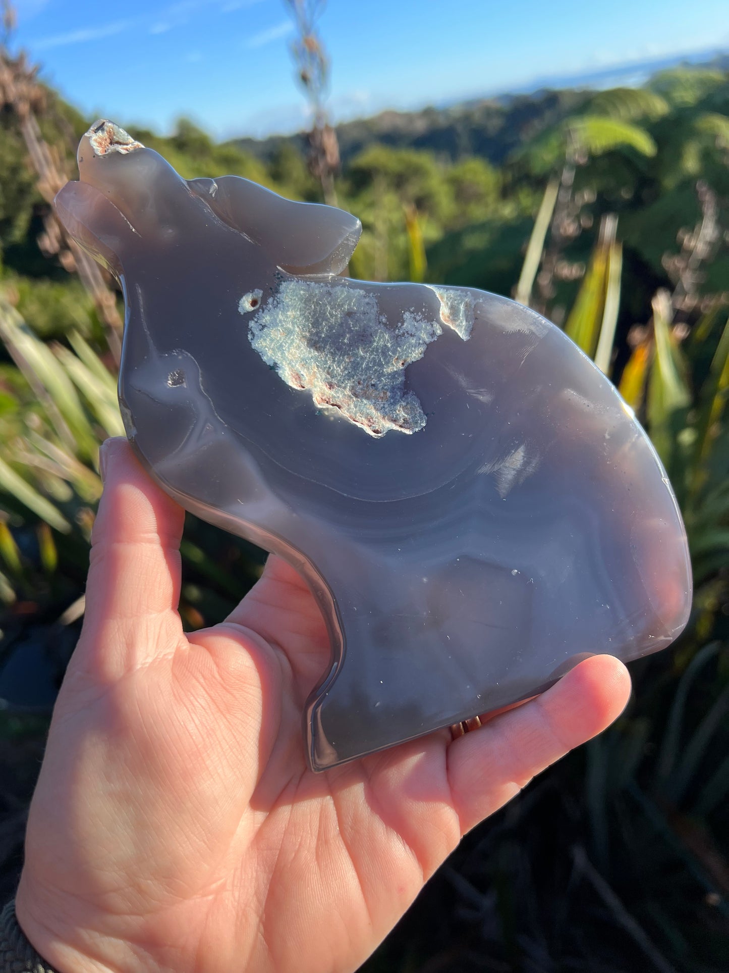 Agate Geode Carved Howling Wolf