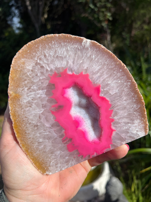 Agate Geode Dyed Pink, Cut Base