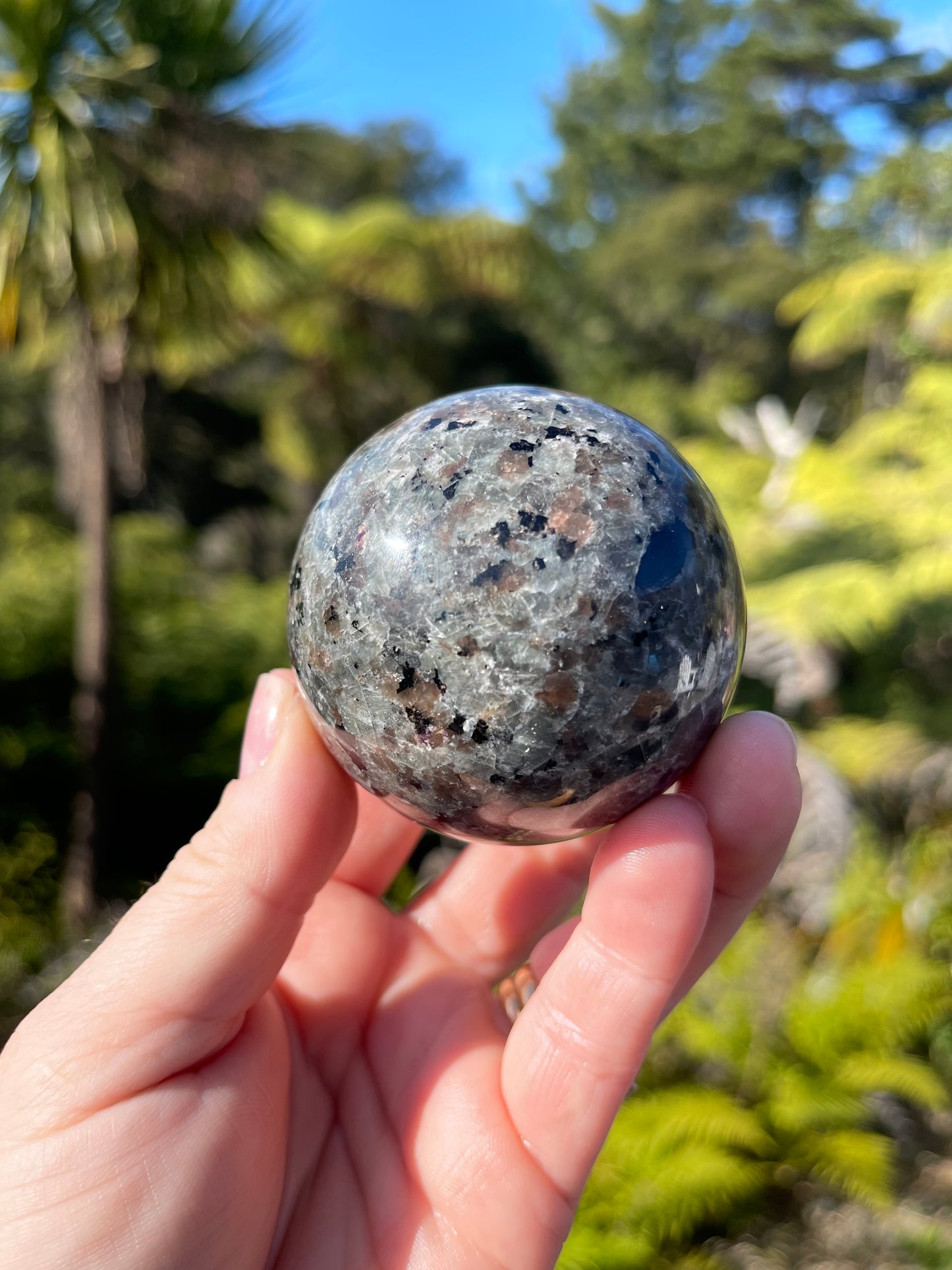 Yooperlite Sphere/Ultra Violet Sodalite