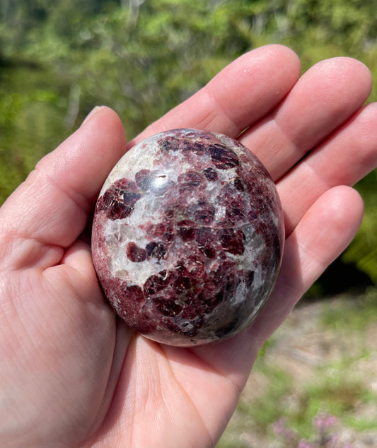 Garnet-Grenatite Puffy Palm Stone