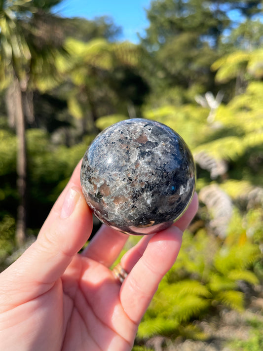 Yooperlite Sphere/Ultra Violet Sodalite